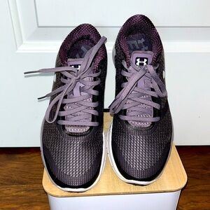 Women’s Under Armour running shoes size 6 In jewel toned purple
